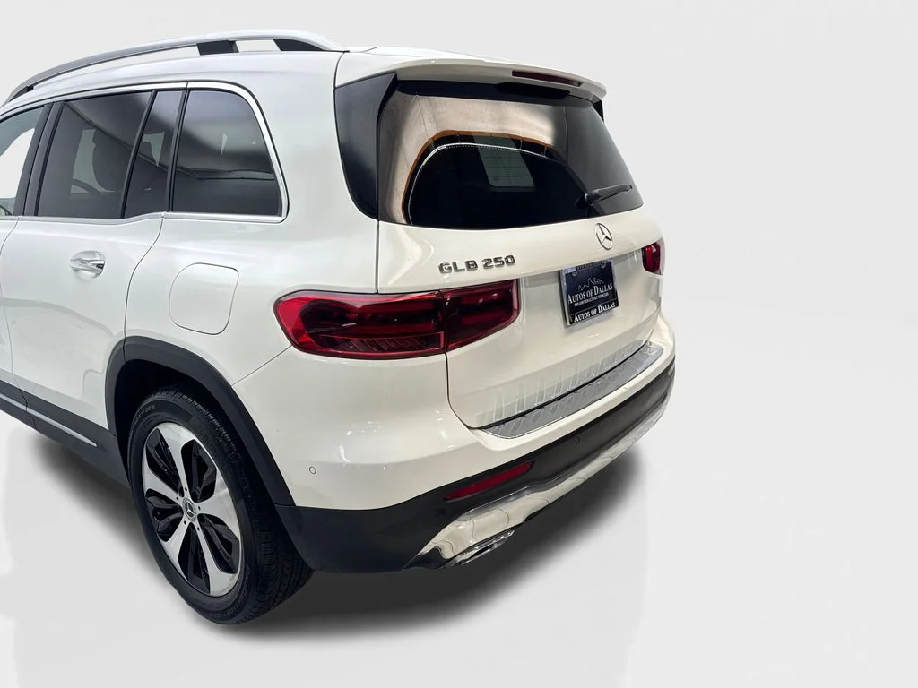 Used 2025 White Mercedes-Benz GLB 250 image 19