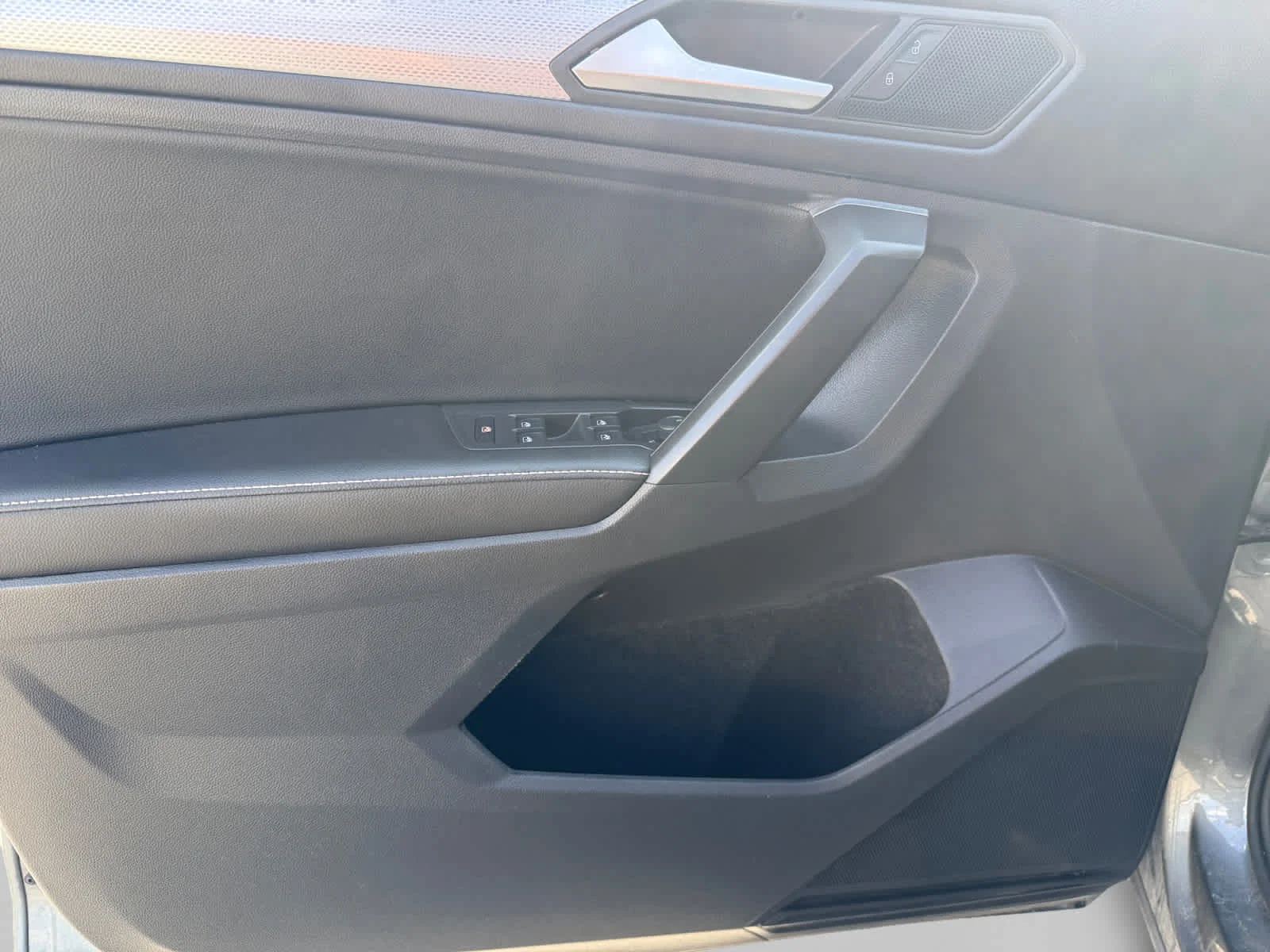 Used 2022 Platinum Gray Metallic Volkswagen S image 10