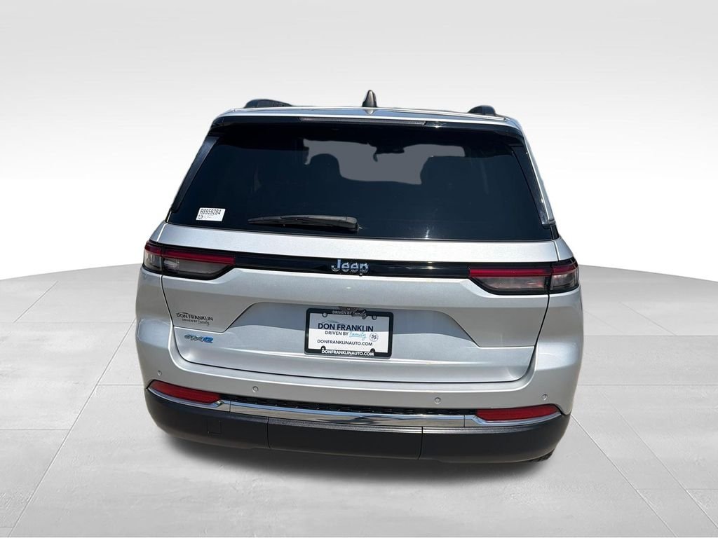 Used 2024 Silver Jeep 4xe image 5