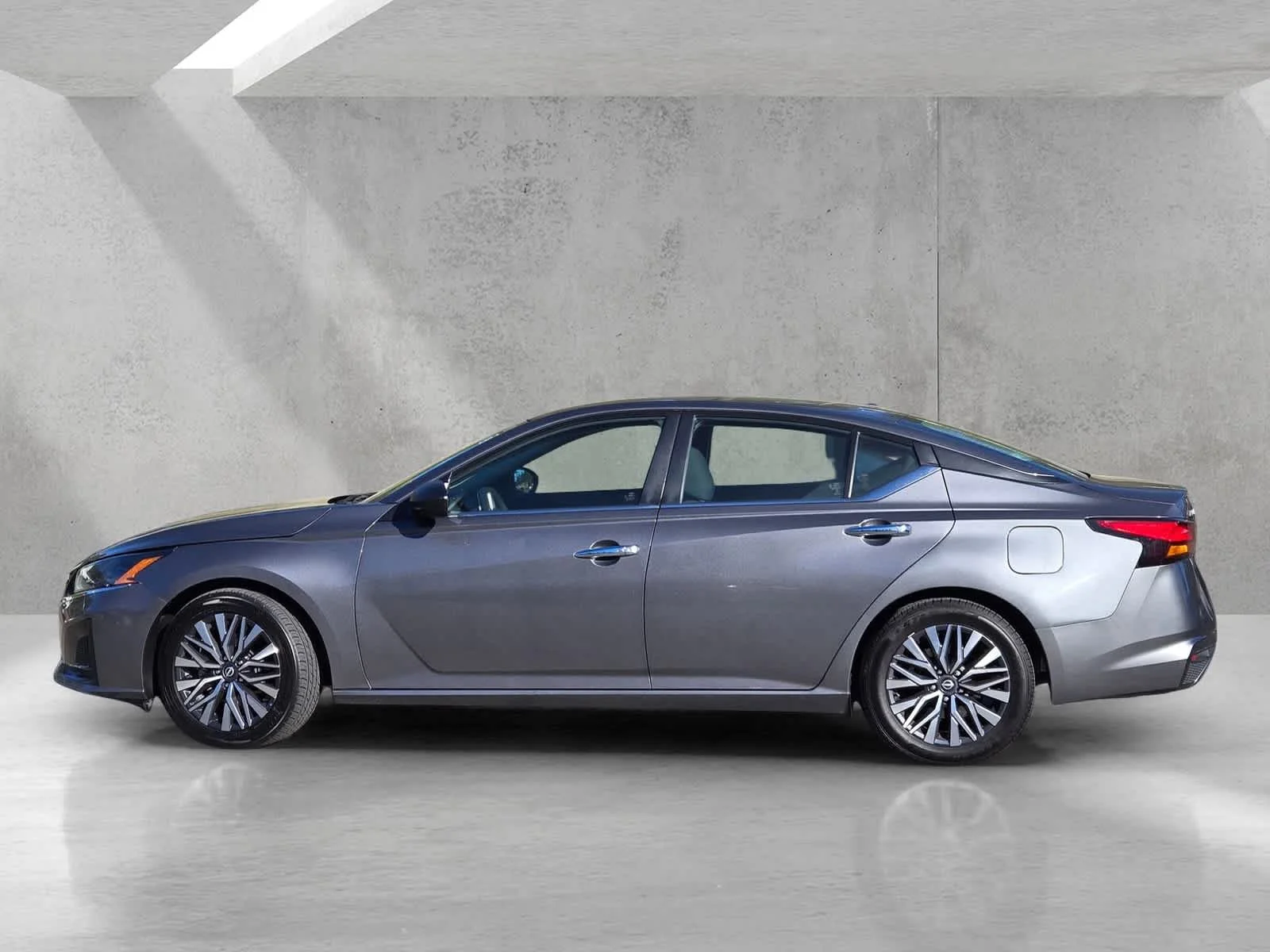Used 2024  Nissan 2.5 SV image 7