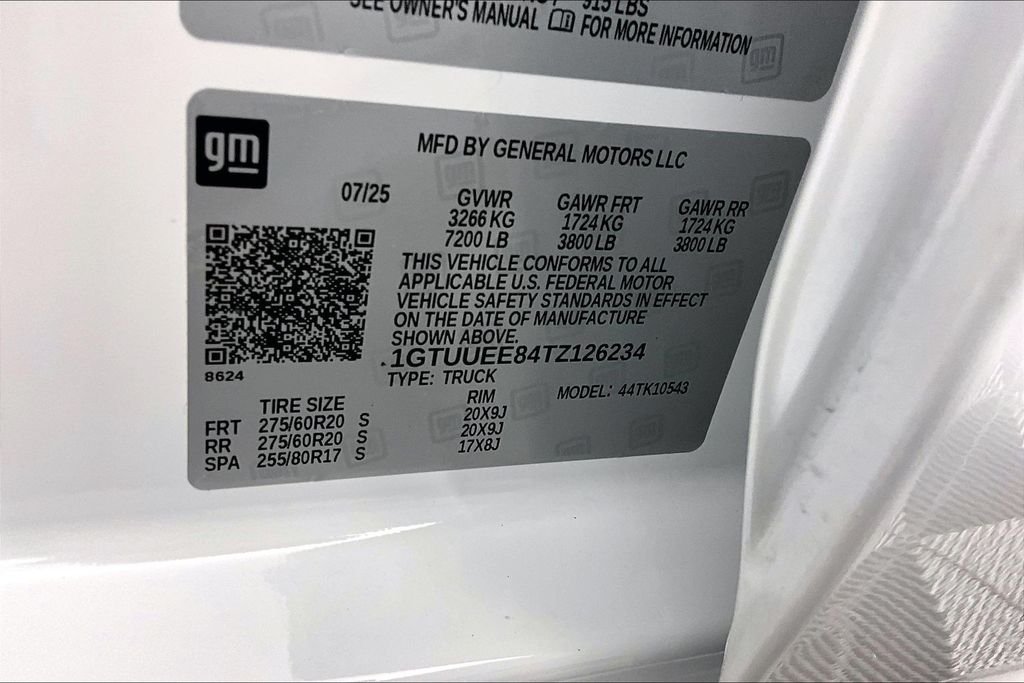 Used 2026 White GMC AT4 image 20