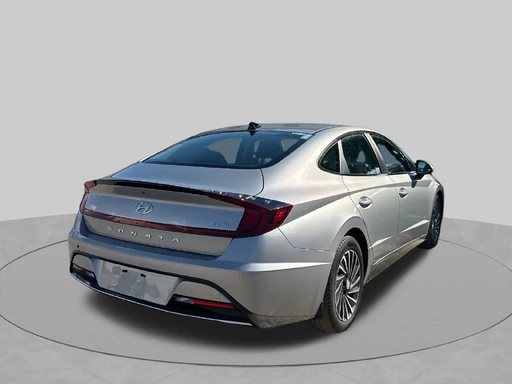 Used 2023 Silver Hyundai SEL image 6