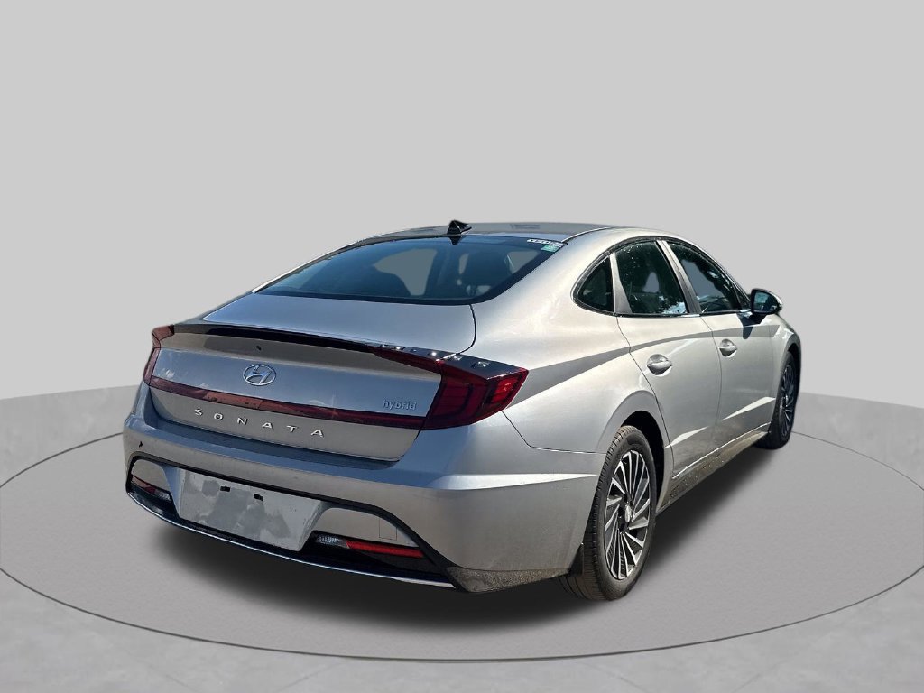 Used 2023 Silver Hyundai SEL image 6
