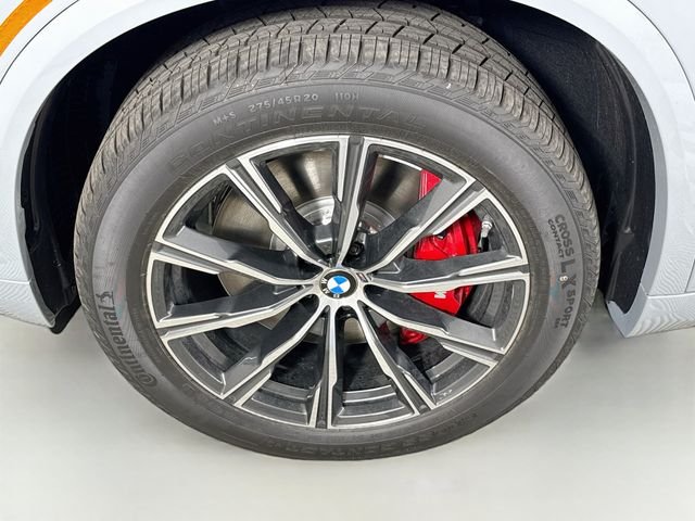New 2026 Gray Metallic BMW xDrive50e image 32