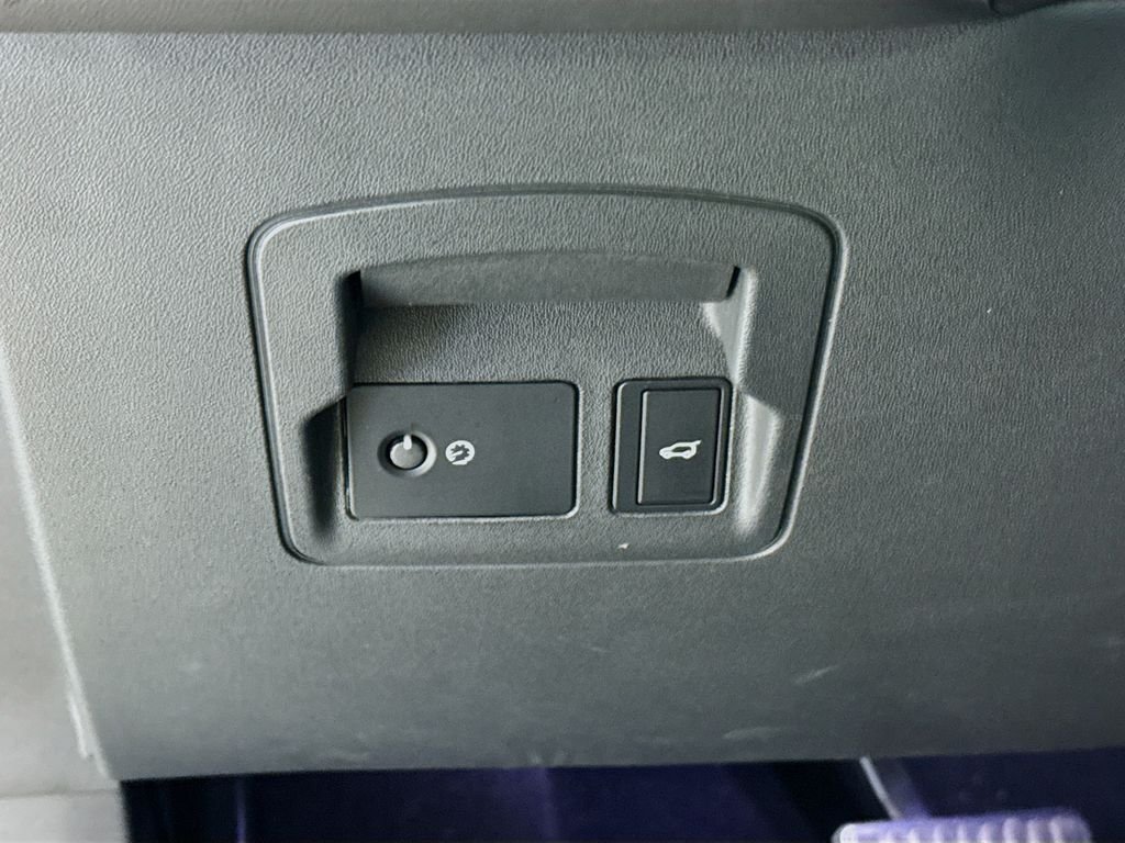 Used 2021 Gray Land Rover R-Dynamic HSE image 11