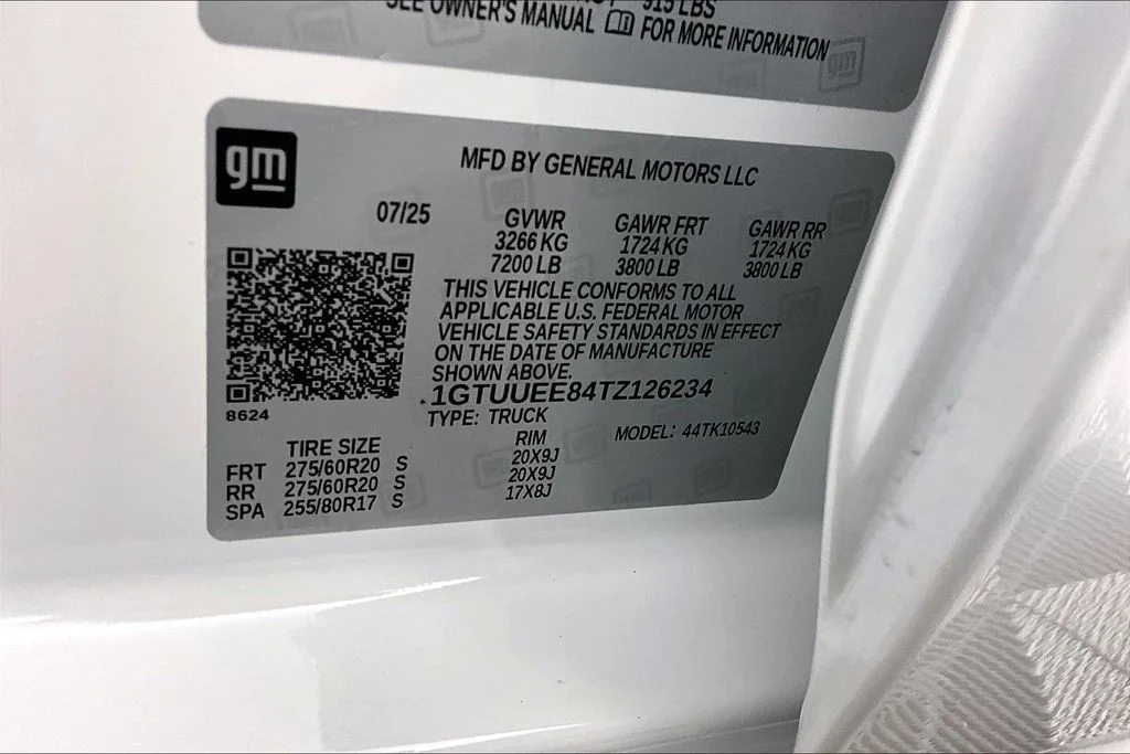 Used 2026 White GMC AT4 image 20
