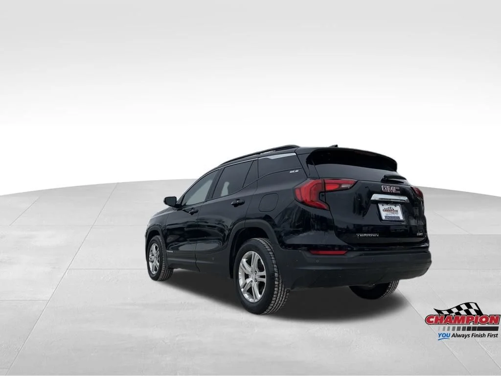 Used 2018 Black GMC SLE image 11