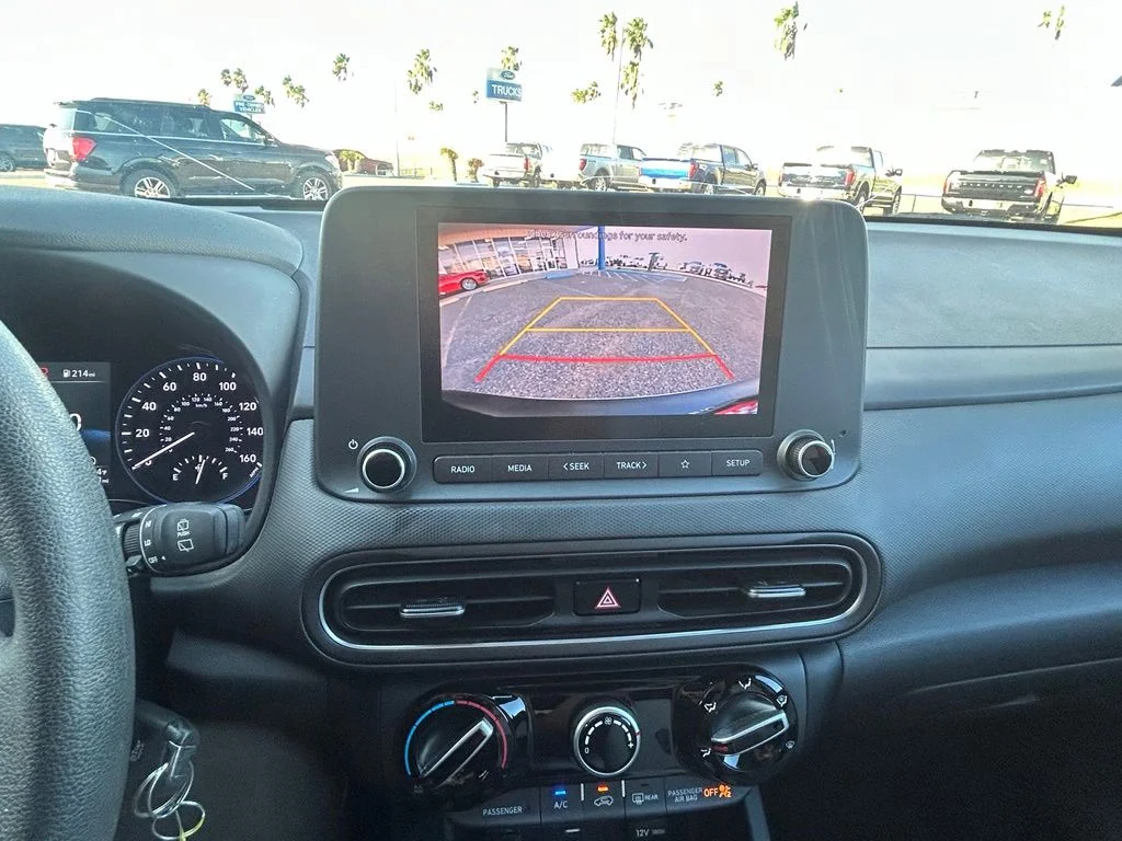 Used 2023 Black Hyundai SE image 13