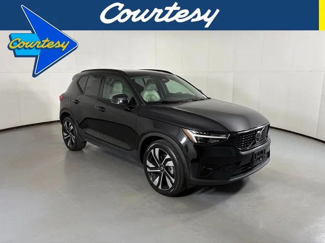 2024 Volvo XC40 B5 Plus Dark Theme
