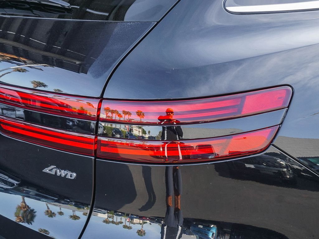 Used 2025 Black Genesis 2.5T image 8