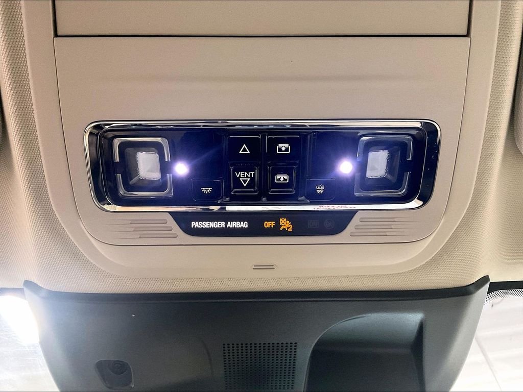 Used 2020 White Lincoln Standard image 26