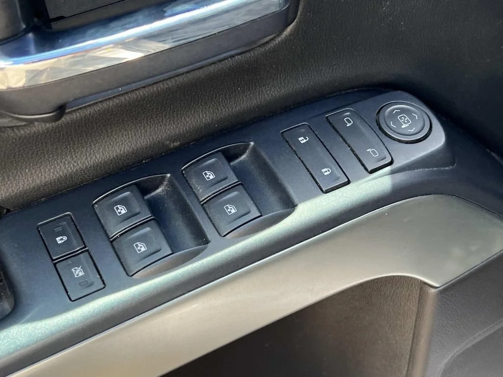 Used 2017 SILVER ICE METALLIC Chevrolet LT image 14