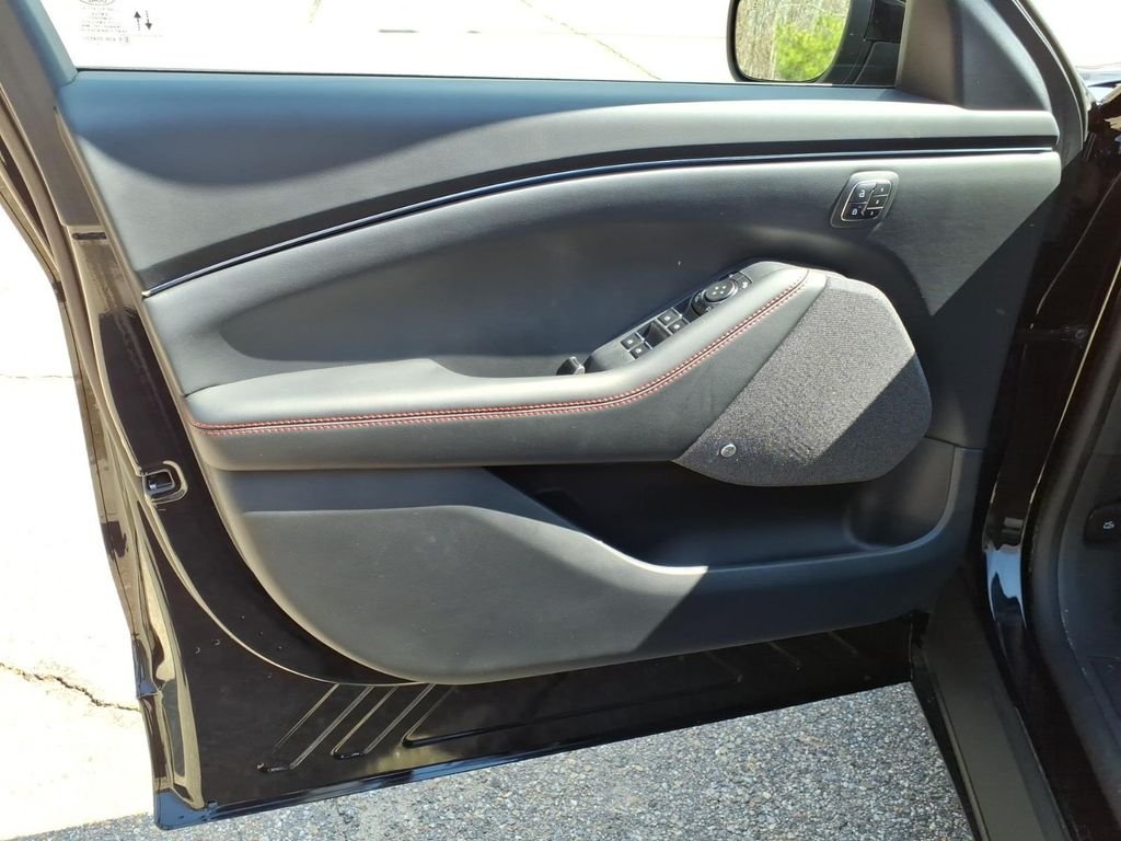 2025 Ford Mustang Mach-E Premium - Photo 17