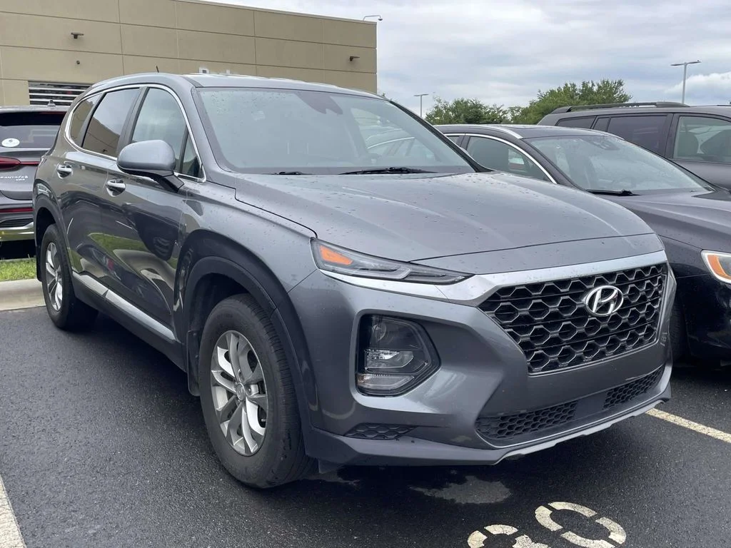 Used 2019 Machine Gray Hyundai SE image 1