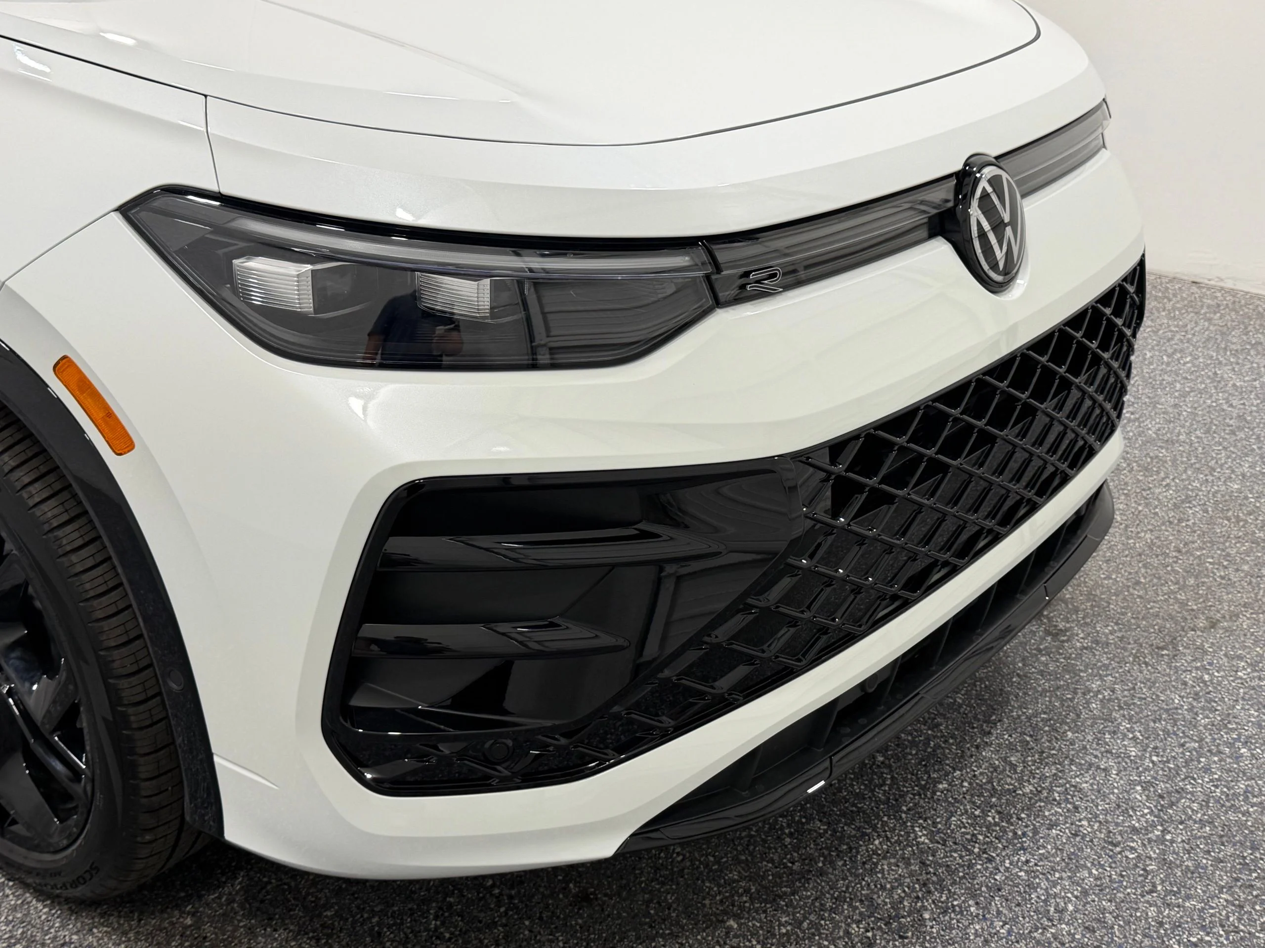 New 2026 White Volkswagen SE R-Line Black image 19