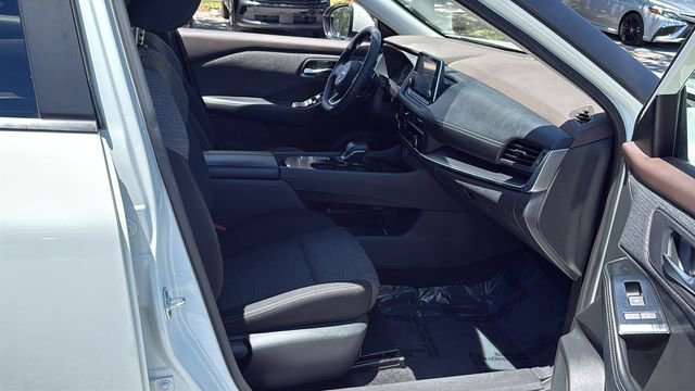 Used 2023 Pearl White Tricoat Nissan SV image 12