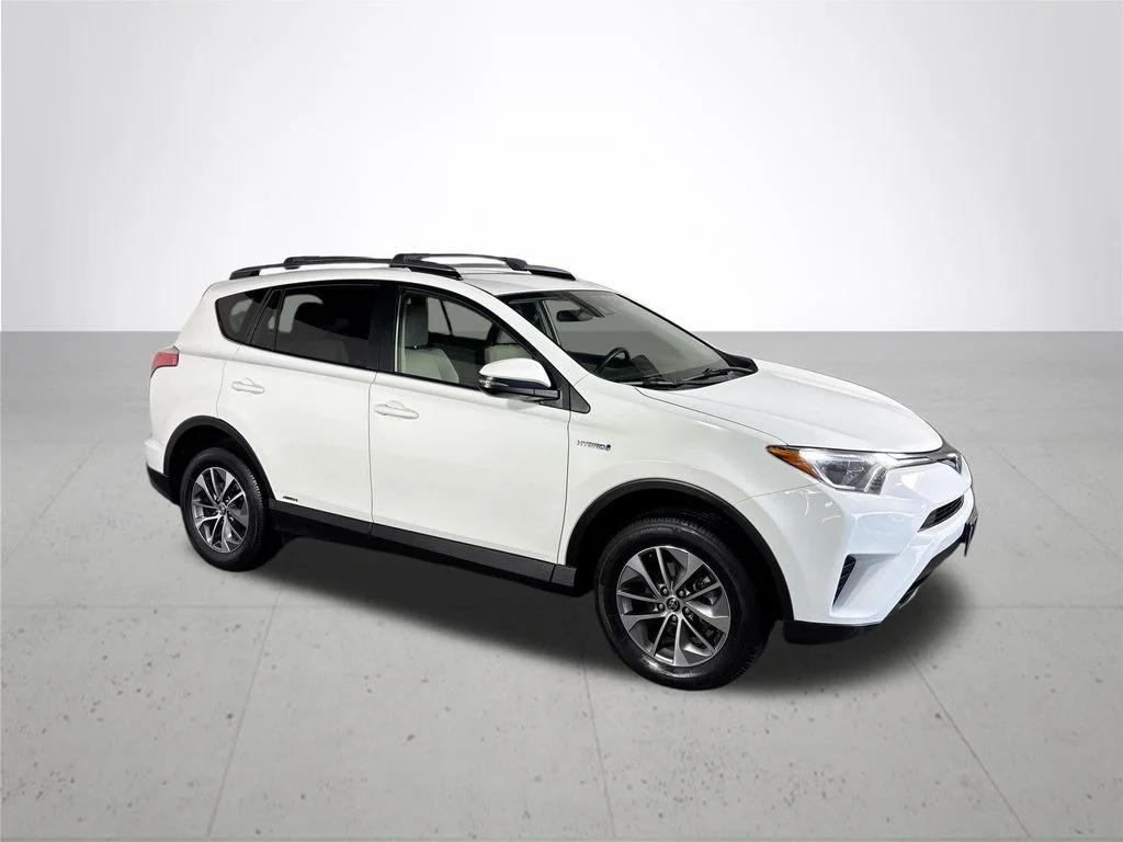 Used 2018 White Toyota LE image 4