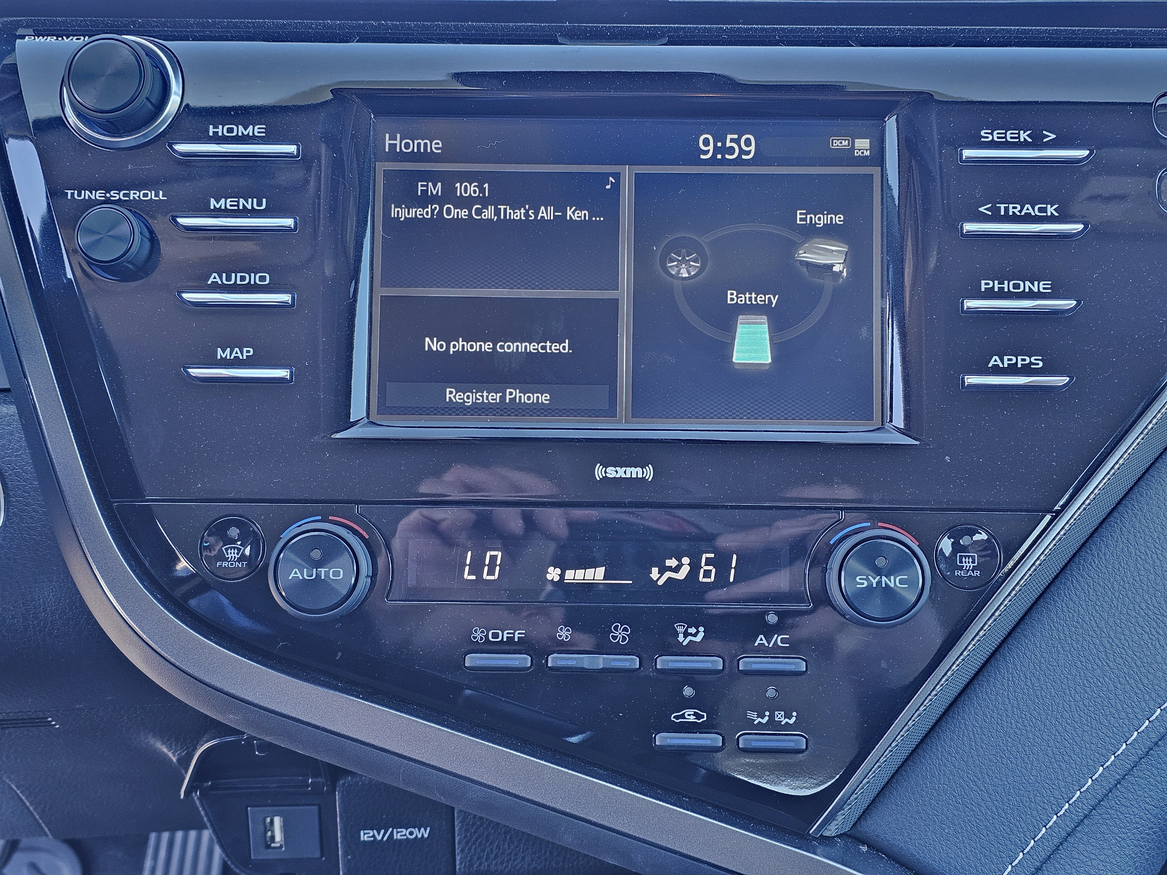 2020 Toyota Camry SE - Photo 28