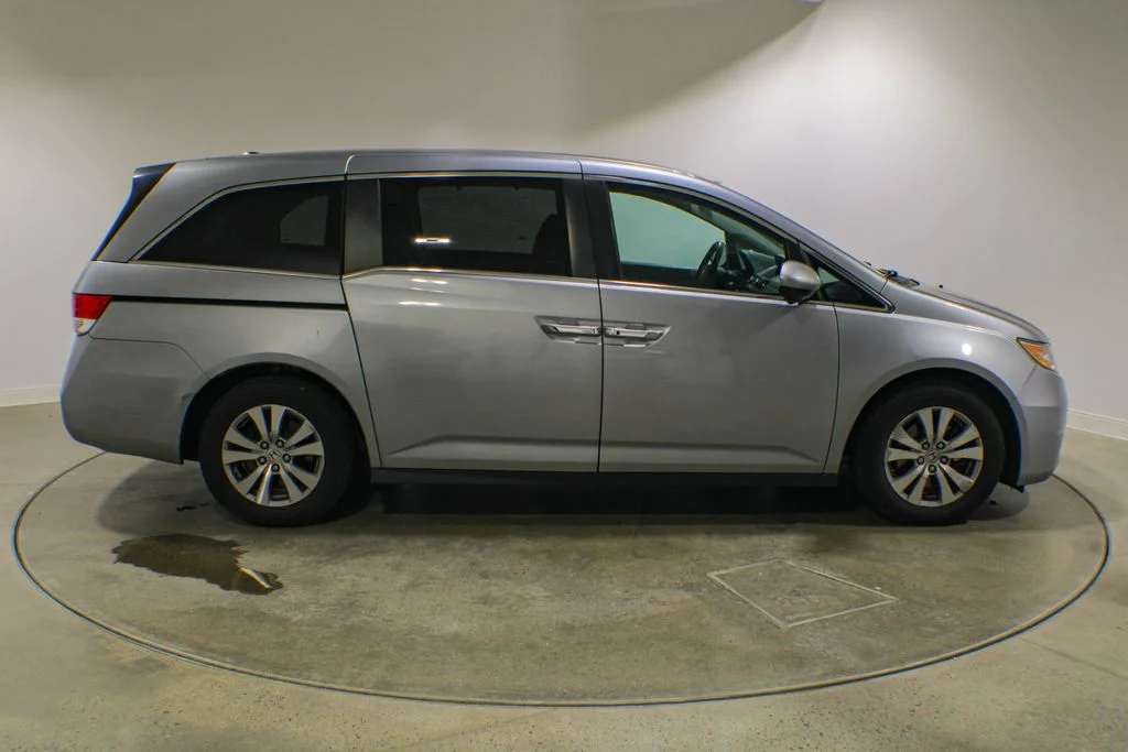 Used 2016 Lunar Silver Metallic Honda SE image 6
