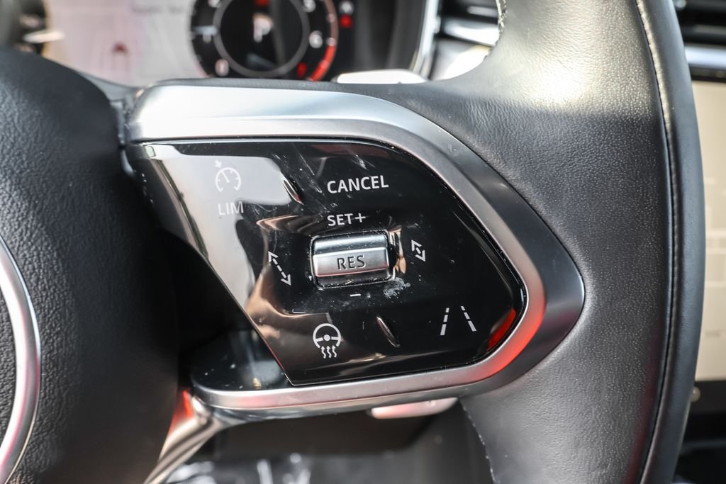 Used 2024  Jaguar P400 R-Dynamic S image 23