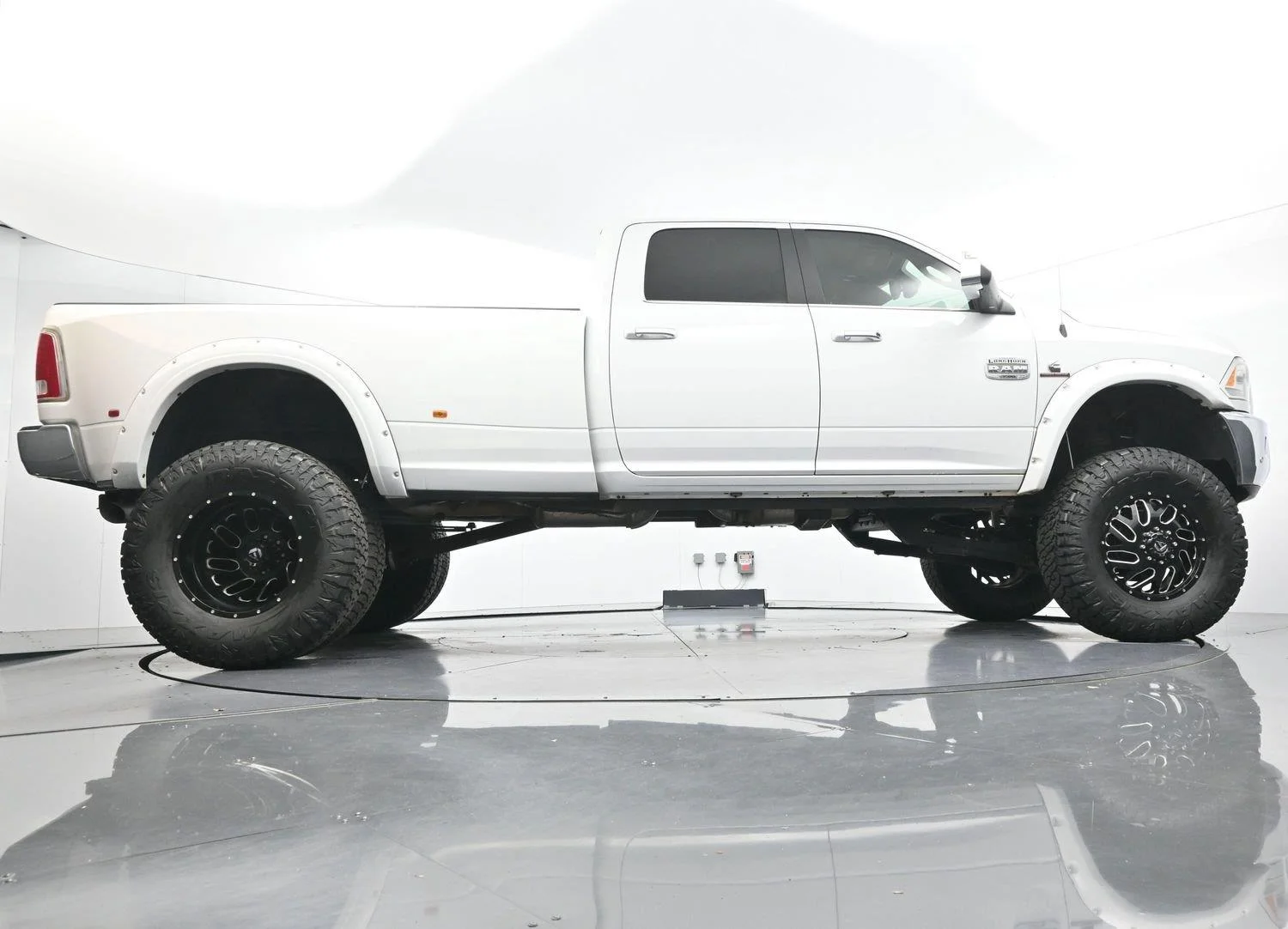 Used 2018 Bright White Clearcoat Ram Laramie Longhorn image 51