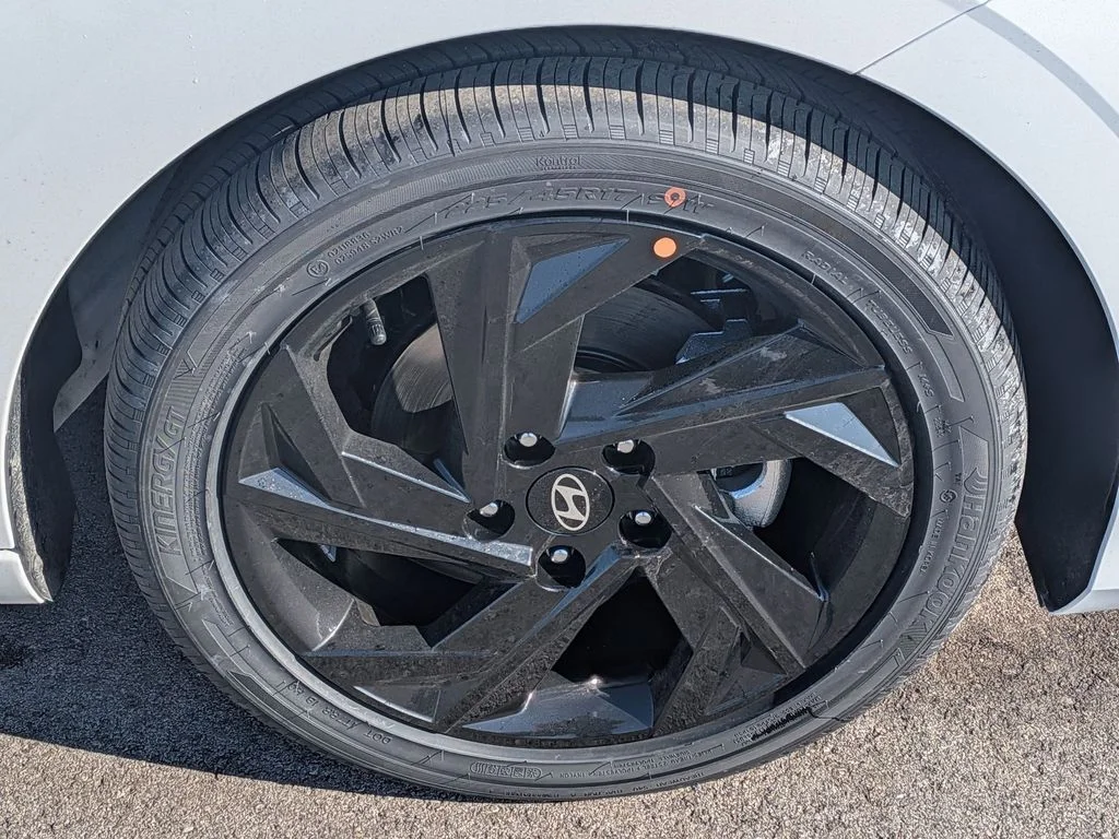 New 2026 White Hyundai SEL Sport image 9