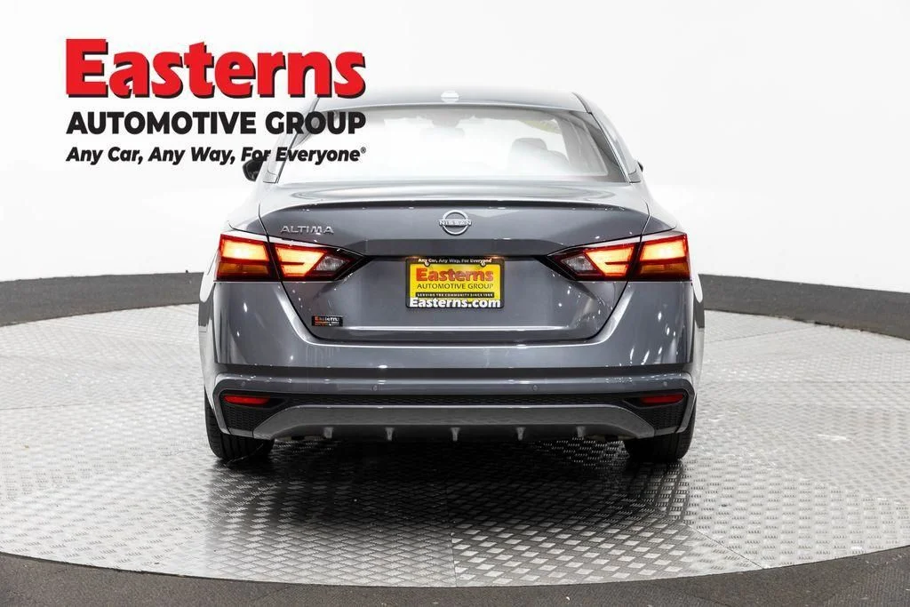 Used 2025 Gray Nissan 2.5 SV image 8