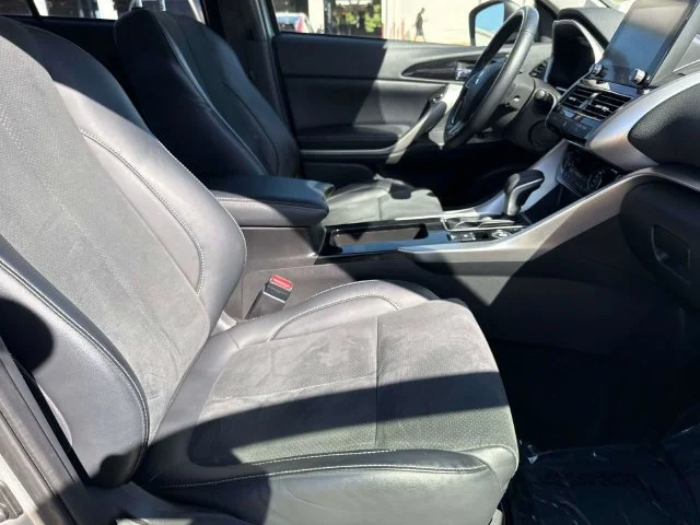 Used 2025 Silver Mitsubishi SE image 21