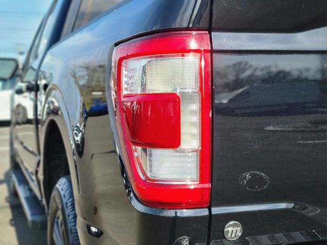 Used 2021 Black Ford Lariat image 10