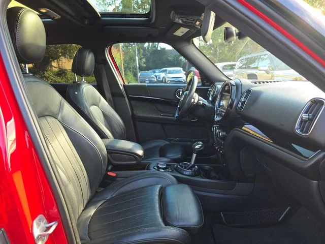 Used 2018 Chili Red MINI Base image 10