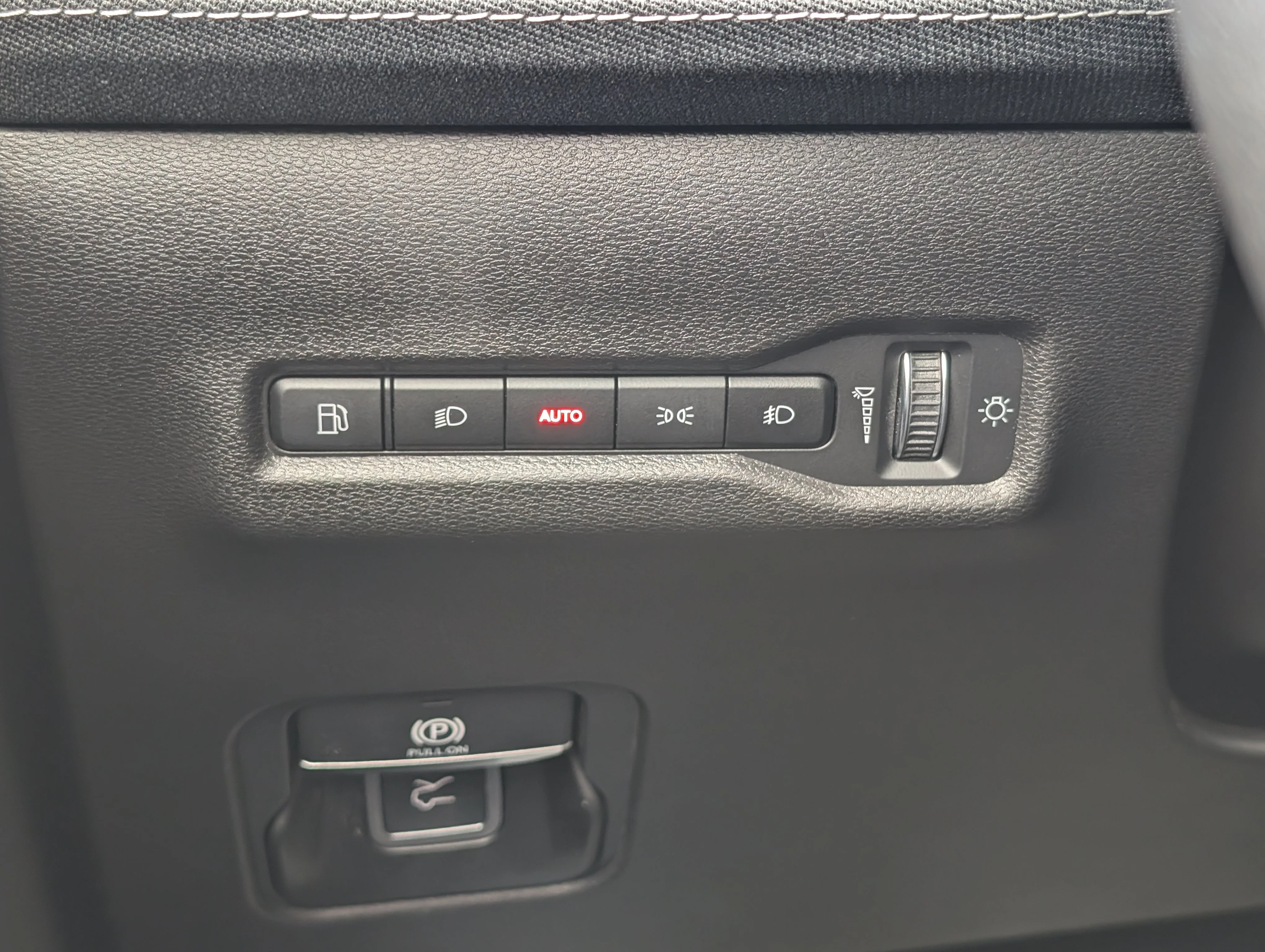 New 2026 Sting-Grey Jeep Laredo image 25