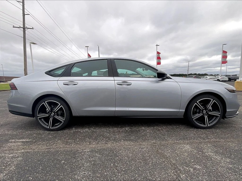 New 2026 Solar Silver Metallic Honda SE image 2