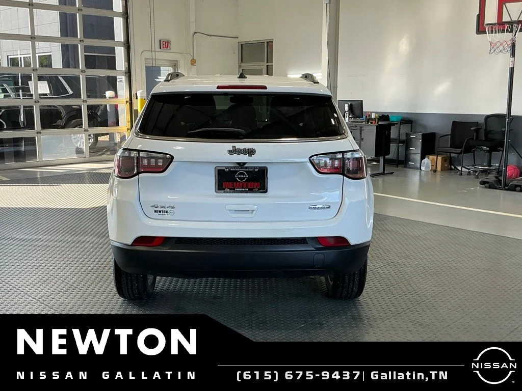 Used 2022 Bright White Clearcoat Jeep Latitude Lux image 5