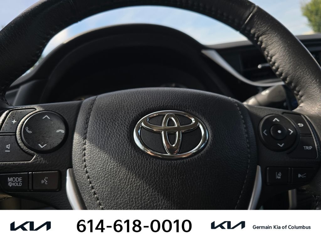 Used 2017  Toyota SE image 21
