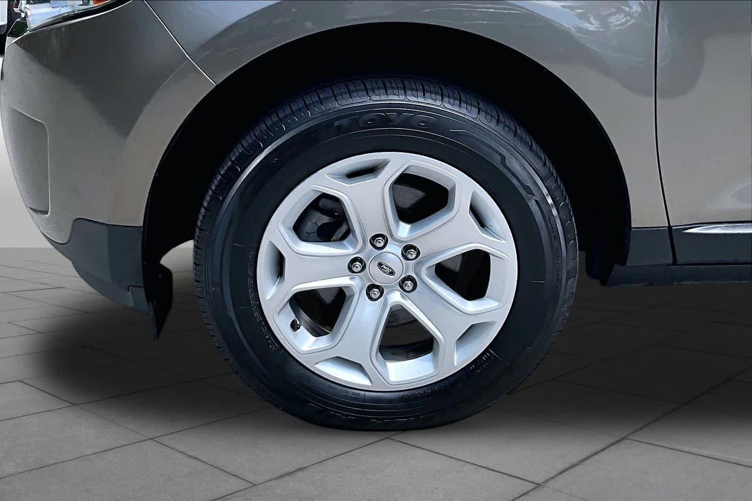 Used 2013 Mineral Grey Metallic Ford SEL image 11