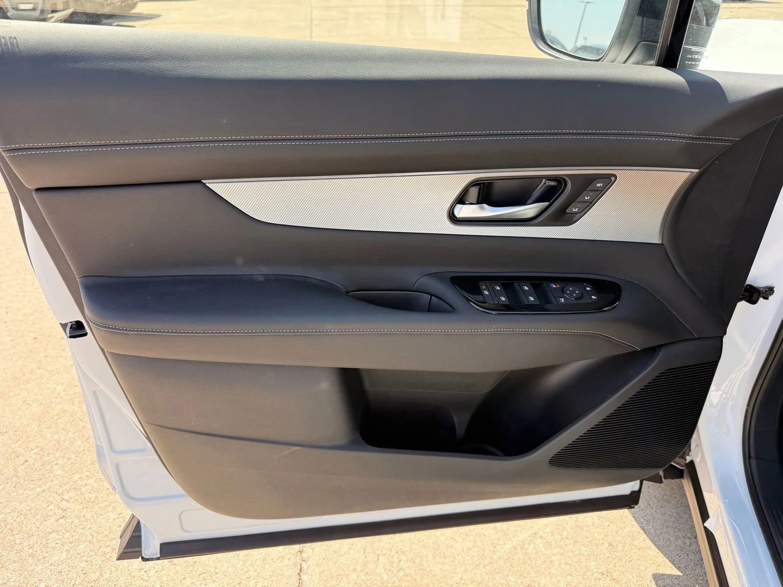 New 2026 White Pearl Nissan SL image 25