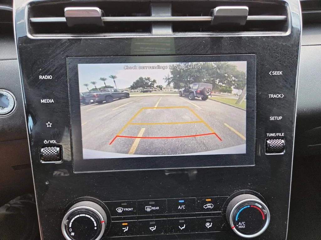 Used 2023 White Hyundai SEL image 16