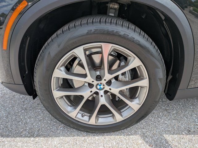 Used 2024 Black Sapphire Metallic BMW xDrive40i image 11