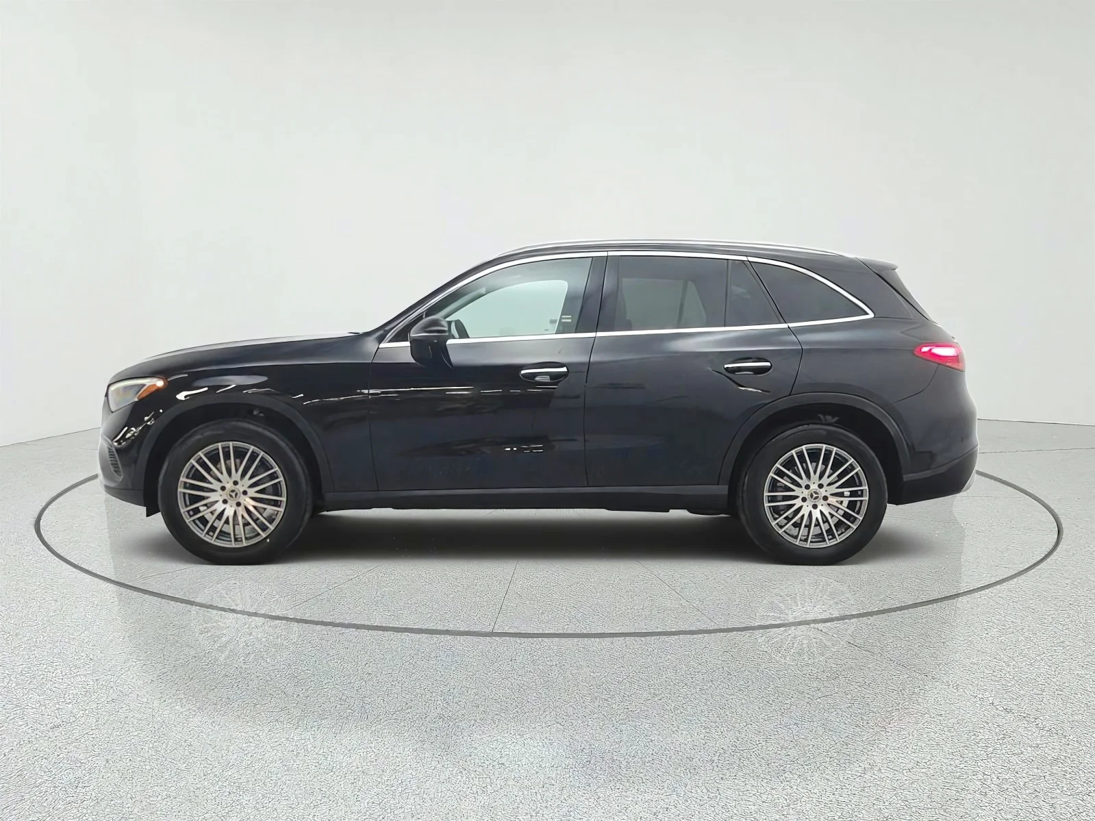 Used 2024 Black Mercedes-Benz GLC 300 SUV image 8
