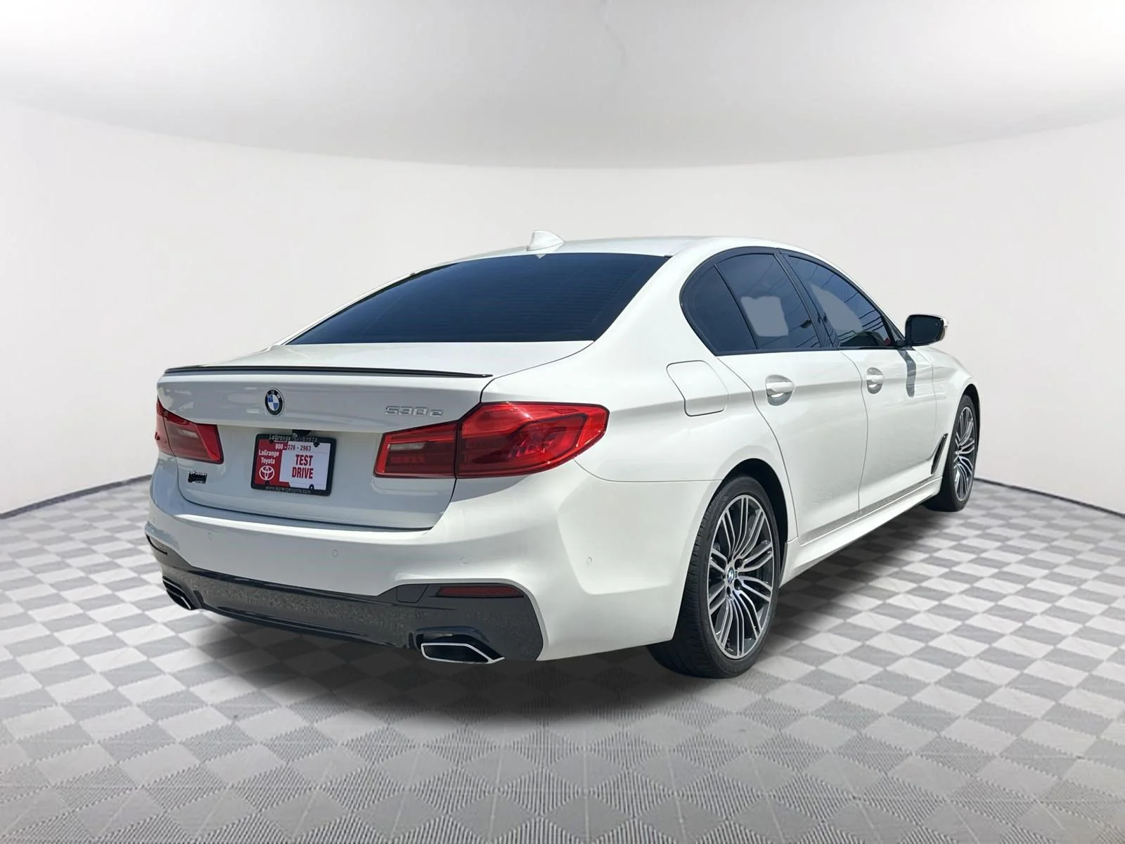 Used 2019 Alpine White BMW 530e iPerformance image 5