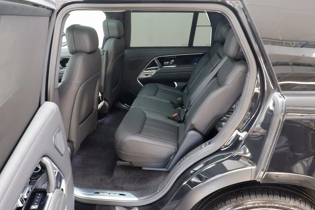 New 2025 Black Land Rover SE LWB 7 Passenger image 16