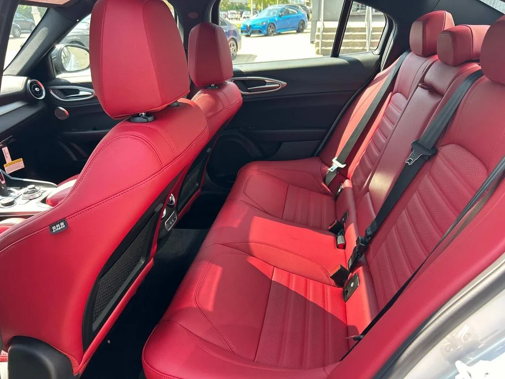 2025 Alfa Romeo Giulia Base - Photo 18