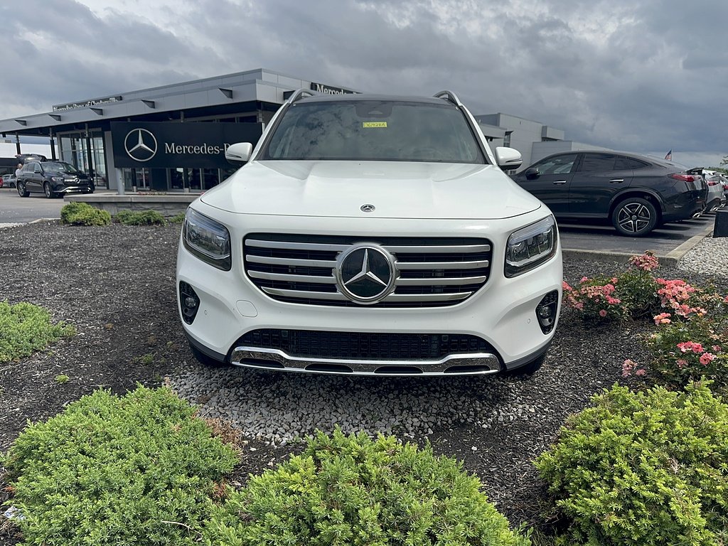 Used 2025 Polar White Mercedes-Benz GLB 250 4MATIC® image 6
