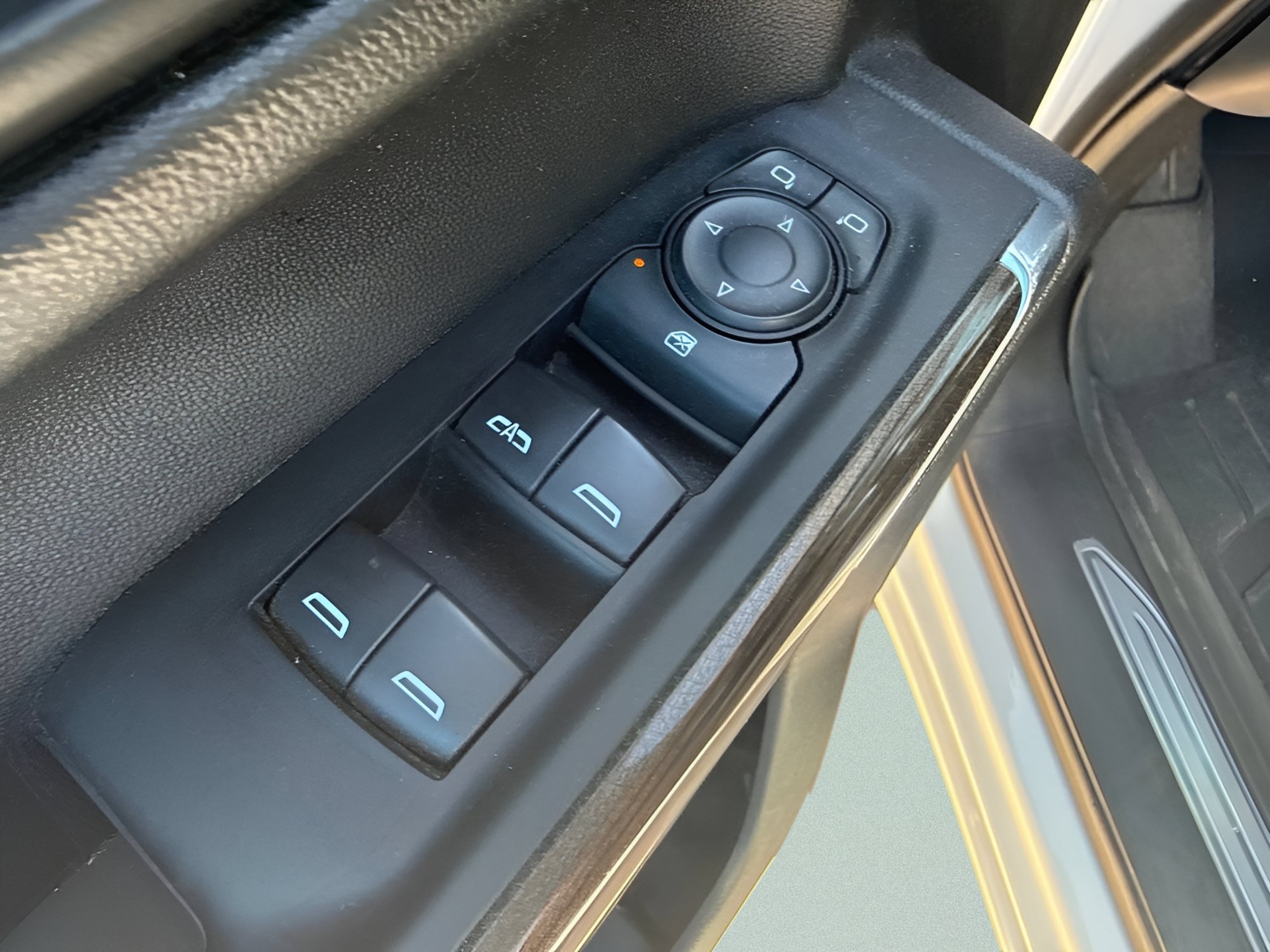 Used 2022 Summit White Chevrolet RST image 24