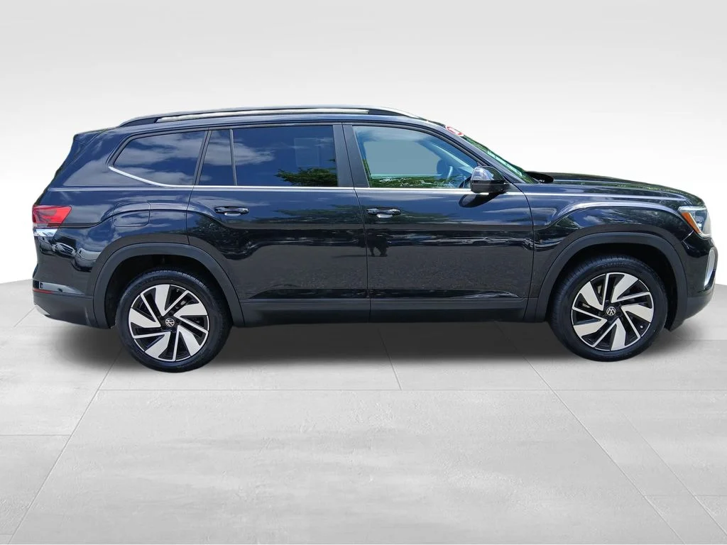 Used 2024 Black Volkswagen 2.0T SE w/Technology image 14