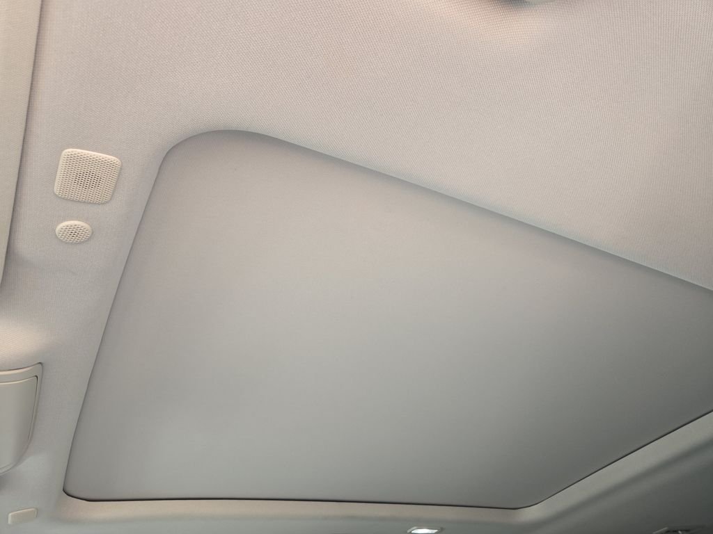 Used 2024 White GMC Denali image 26