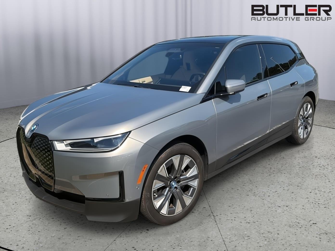 Used 2024 Oxide Grey Metallic BMW xDrive50 image 2