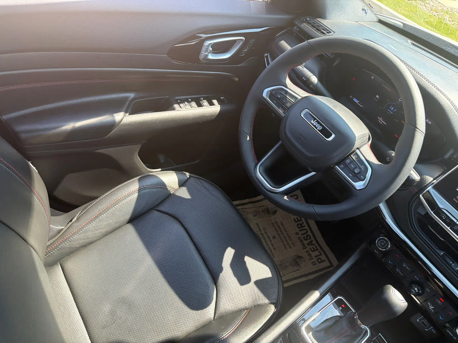 Used 2025 Silver Zynith Metallic Clearcoat Jeep Trailhawk image 15