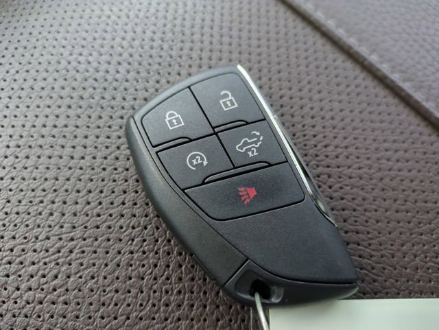 Used 2024 White Frost Tricoat GMC Denali image 37