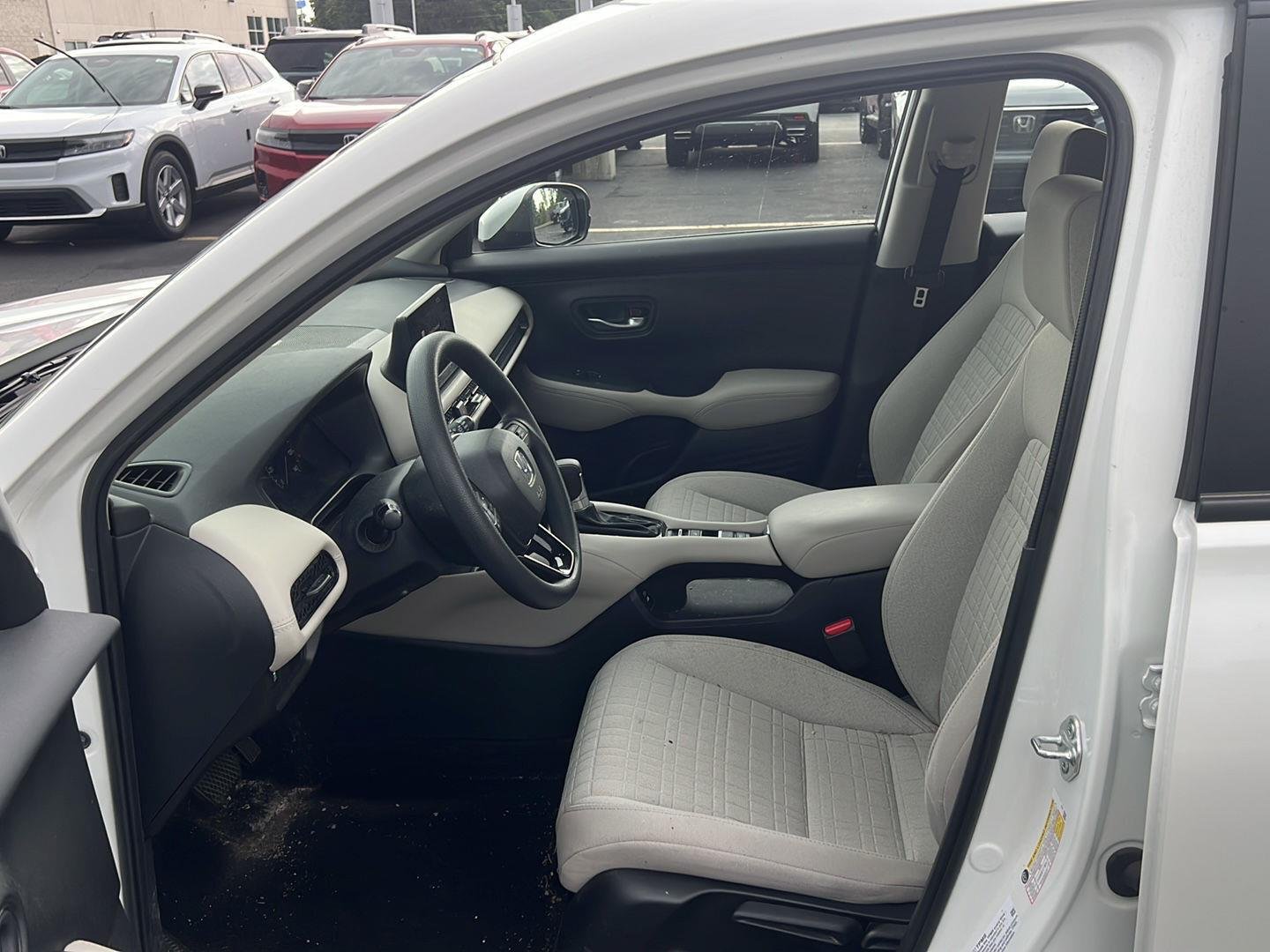 Used 2025 Platinum White Pearl Honda LX image 21